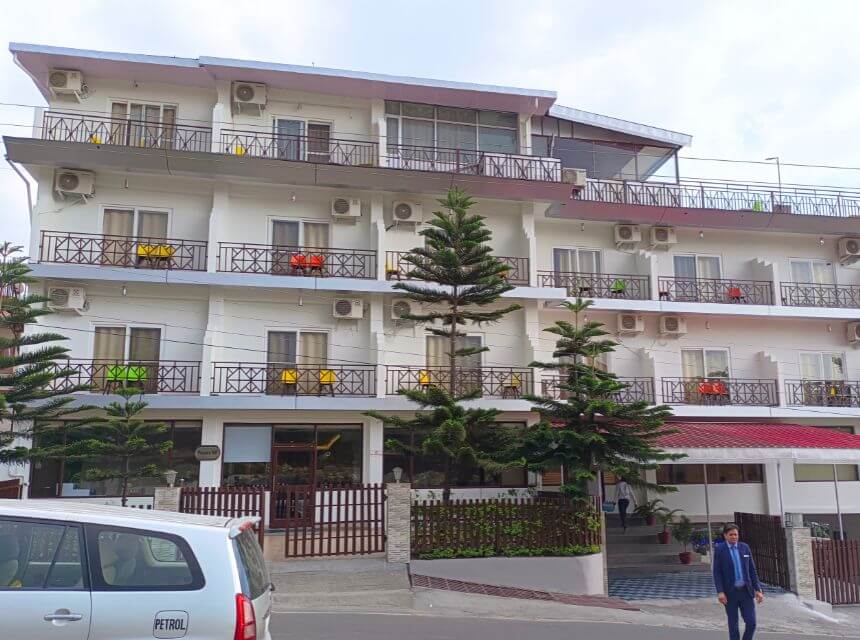 Hotel 360 Country Club Exterior & Mountain Setting
