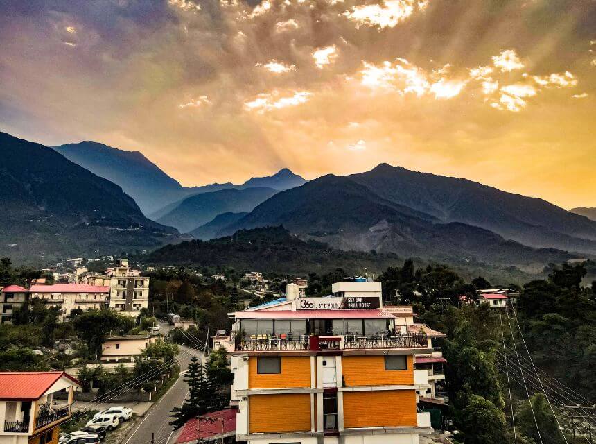 Dine Amidst Fresh Himalayan Mountain Breezes
