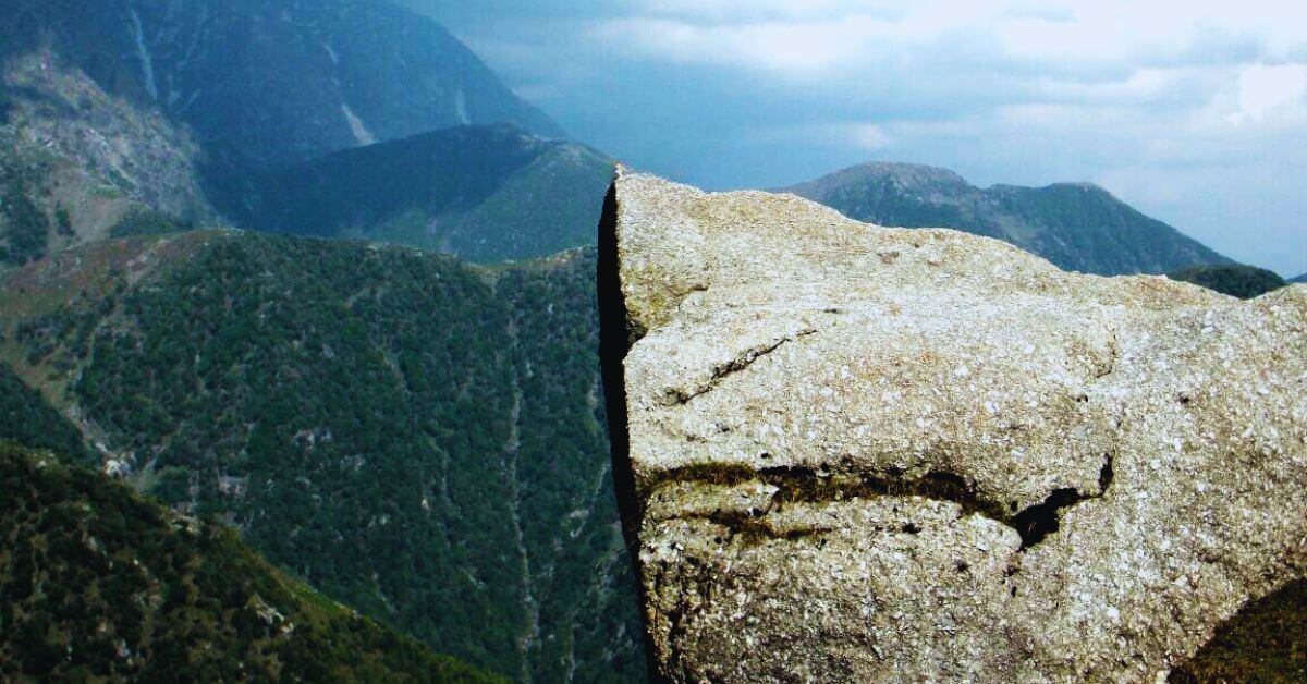 Stunning views from the top during Triund Trek for Beginners – the easiest Himalayan hike near Dharamshala, perfect for first-time adventurers.