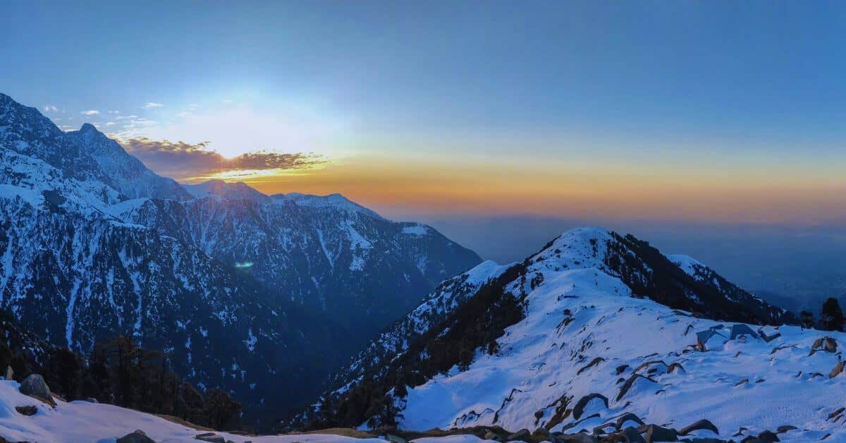 Stunning views from the top during Triund Trek for Beginners – the easiest Himalayan hike near Dharamshala, perfect for first-time adventurers.